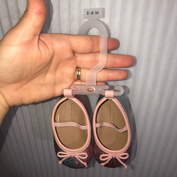 Old Navy baby shoes - Picture 5 of 5